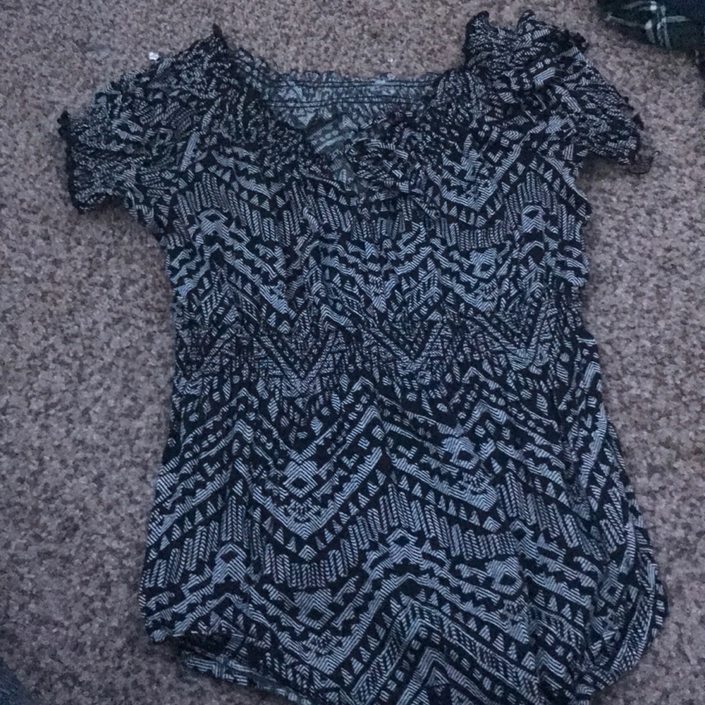 Shirt with elastic waistband